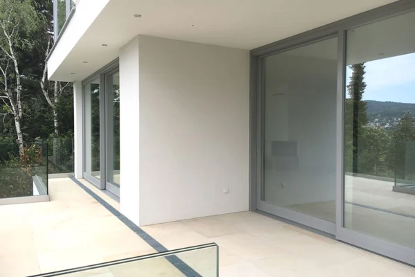 Rotes Dach und graue oder anthrazit Fenster -  passt das zusammen?
