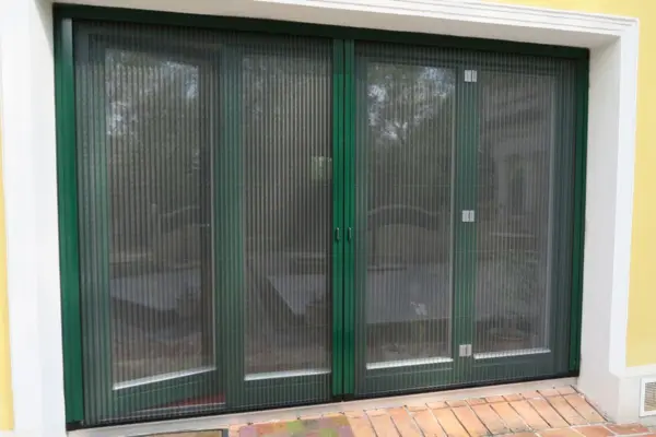 Wie kann man Fenster katzensicher machen?